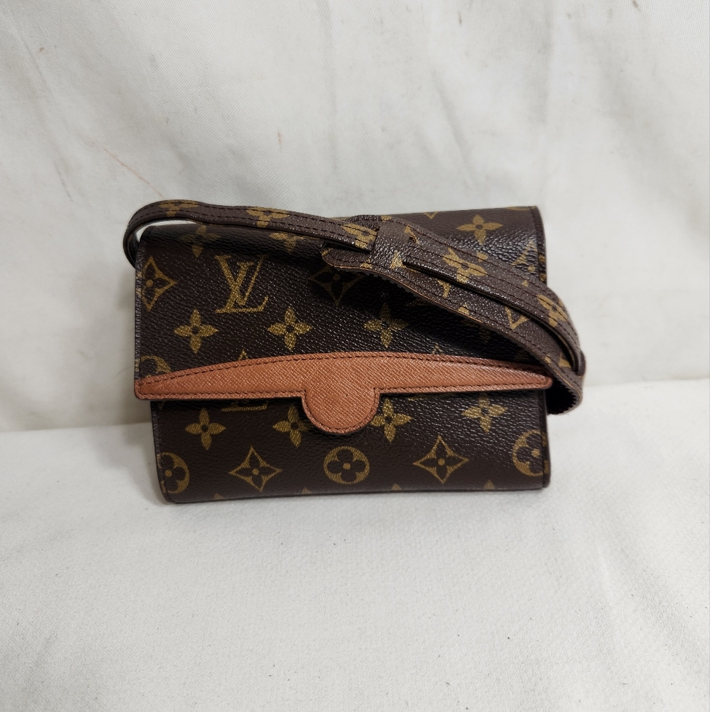Louis Vuitton Shoulder  Pouch Bag